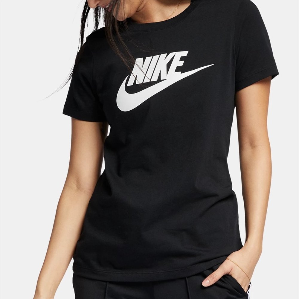 Black Nike Logo T-shirt